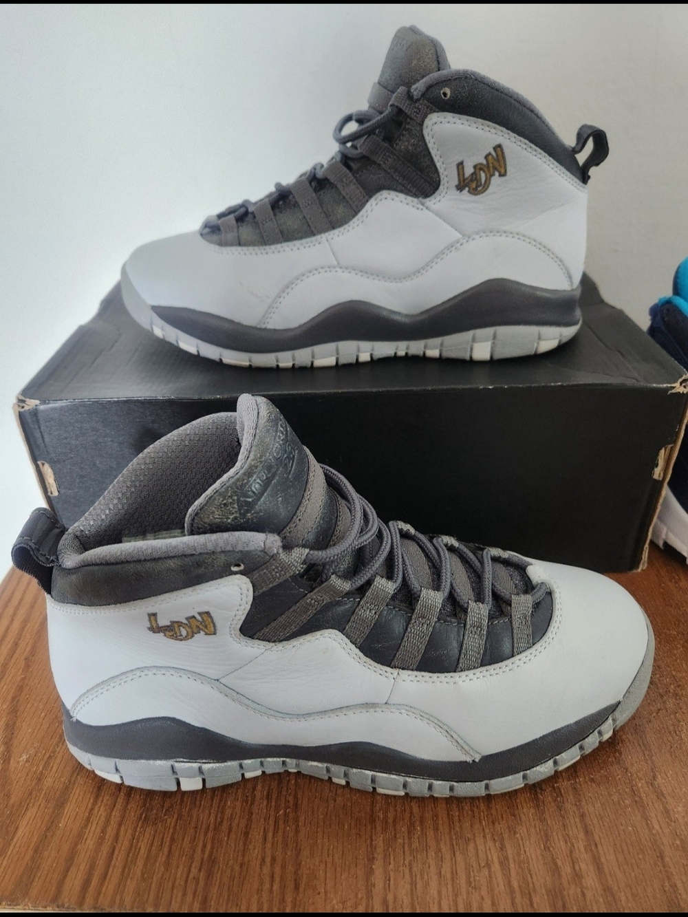 2 for 1 Air Jordan 10 size 5y - Picture 6 of 12